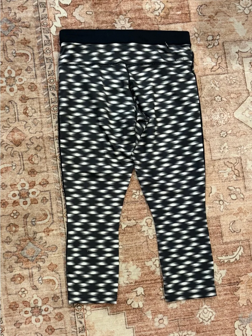 Nike Black & White Patterned Women's Athletic Leggings